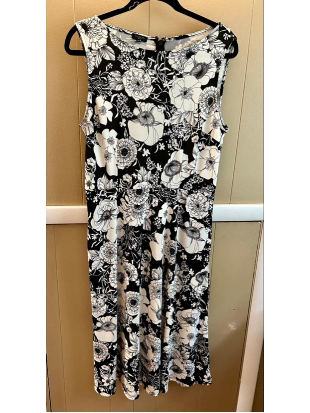 Talbots Sleeveless Women’s Petite Dress Size L. Black White Floral